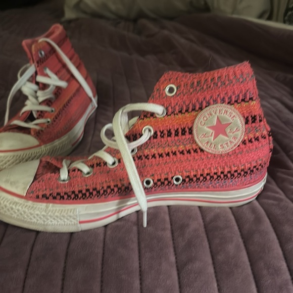 Hot pink Converse high tops - Picture 2 of 5